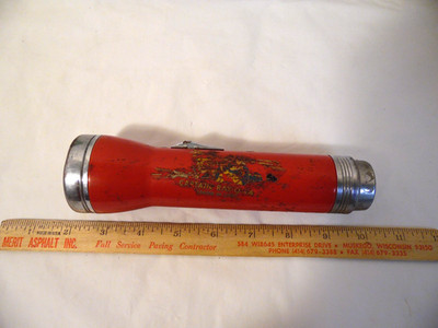 Vintage CAPTAIN RAY-O-VAC  Leader of light  FLASHLIGHT non-working for parts.