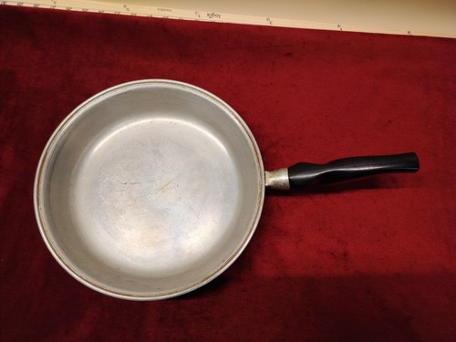 Vtg Wear Ever Heavy Aluminum Frying & Skillet 10” Contoured Handle 920 - Picture 2 of 8