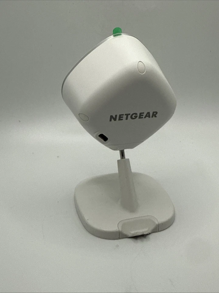 **New** Arlo Q VMC3040-100NAS 1080p HD Wireless Security Camera w/ Audio Indoor - Image 3 of 4