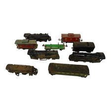 Lionel O Gauge 1110 Locomotive Steel Wind Up Electric Freight Caboose Lot of 9