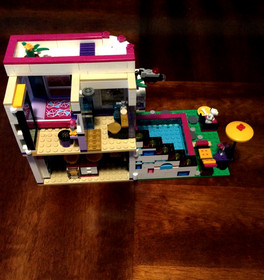 LEGO FRIENDS: Livi's Pop Star House (41135) W/INSTRUCTIONAL MANUAL 100% COMPLETE