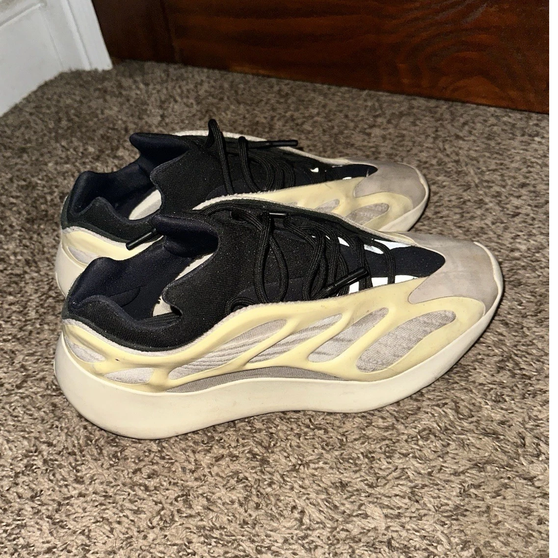 Preços baixos em Yeezy Boost 700 V3 | eBay