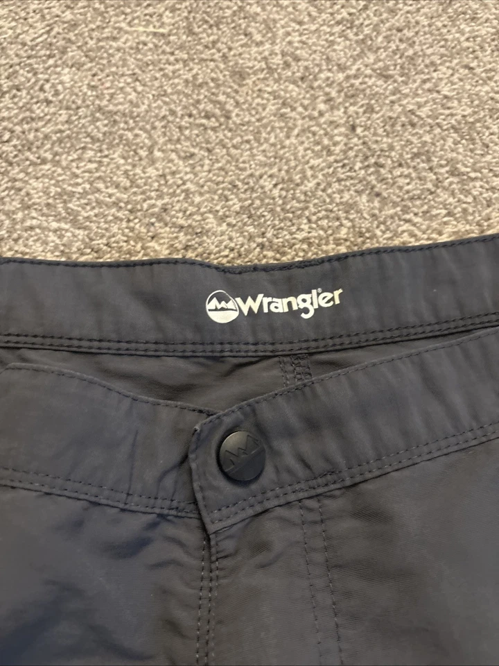Pantalones Cortos de Rendimiento Wrangler Para Hombre de Nylon - Talla 40 W Exterior - Gris Elástico Foto 2 de 4