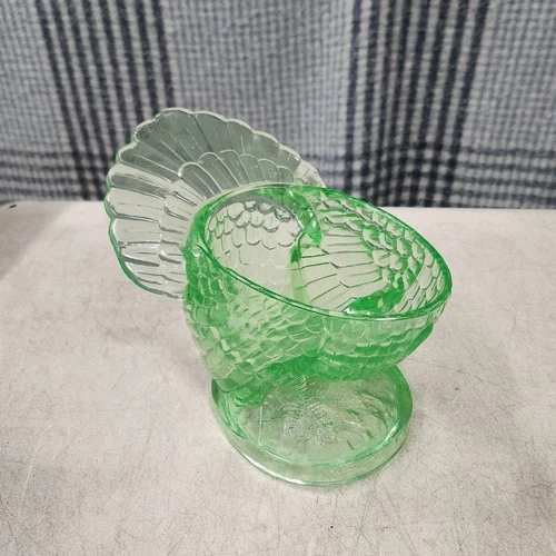 New ListingAntique vintage depression uranium glass Turkey bowl no lid