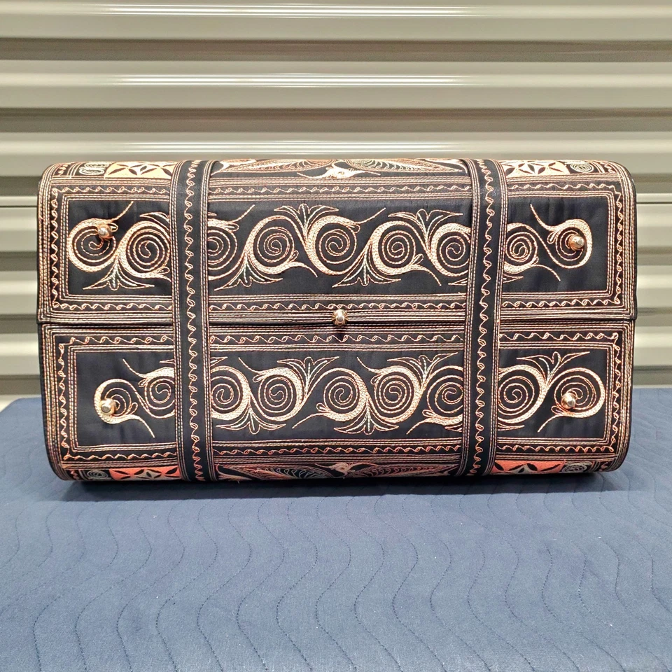 Banda Bag Gusi Weekender Handcrafted Vegan Leather Travel Duffel Bag Embroidered - Image 4 of 4