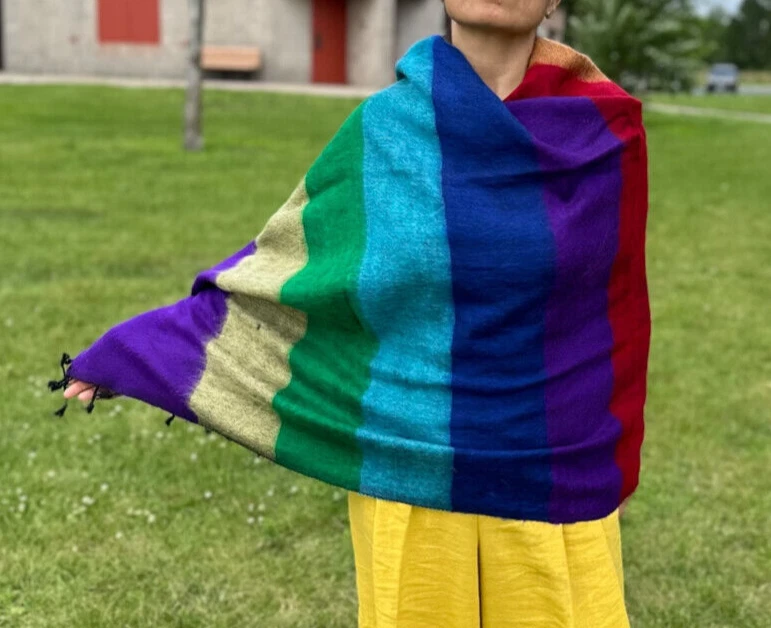 Himalayan Yak Wool Shawl or Wrap. Very warm, Soft and Lightweight...Handwoven!
Opens in a new window