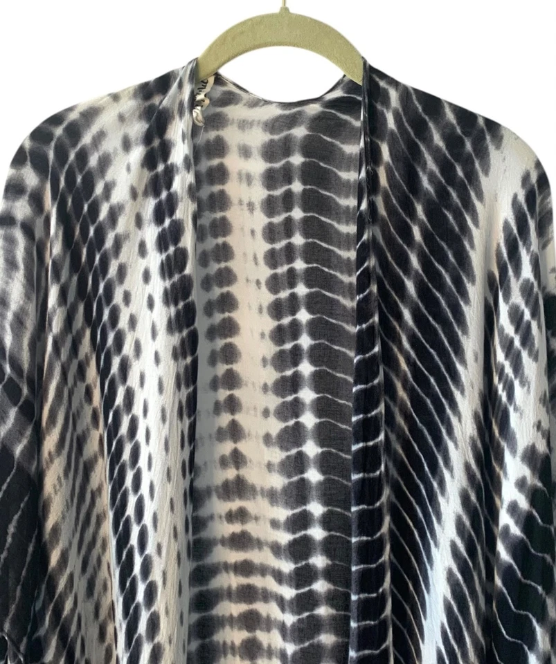 MICHAEL STARS Negro + Blanco Estampado Ruana Convertible Sarong Bufanda Envoltura Talla Única Foto 2 de 4