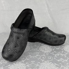 Dansko XP Black Medallion Clogs Shoes Womens Size 40 US 9.5-10 embossed Leather