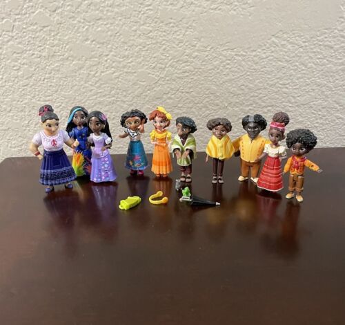 Lot of  10 Disney Encanto MADRIGAL Family  Character 3" Figure Mini Doll - Picture 1 of 7