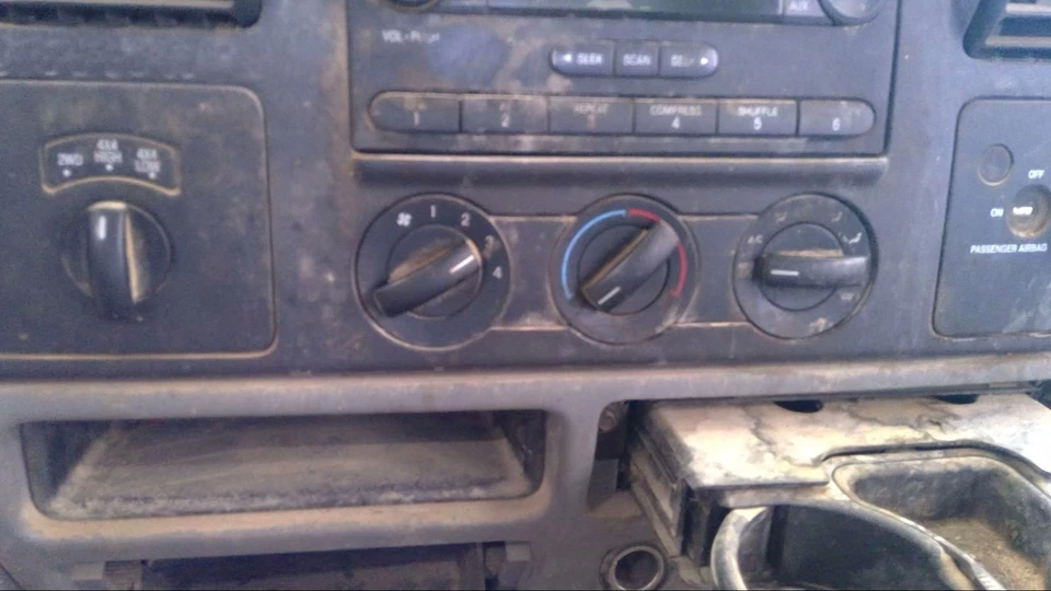 Used Front Right Door Interior Trim Panel fits: 2005 Ford F250SD PICKUP Grade A - Изображение 2 из 4