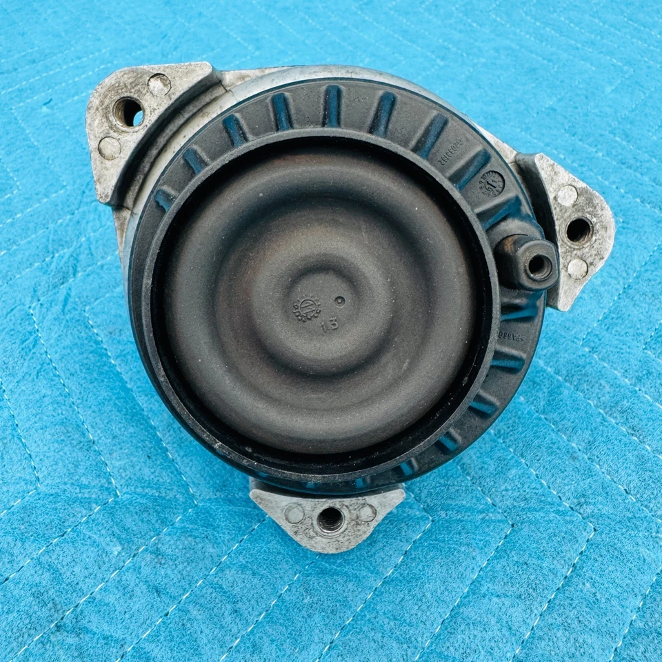 2012–2014 BMW 650i Xdrive 4.4L Left Engine Mount OEM 22116777374 - Image 3 of 4