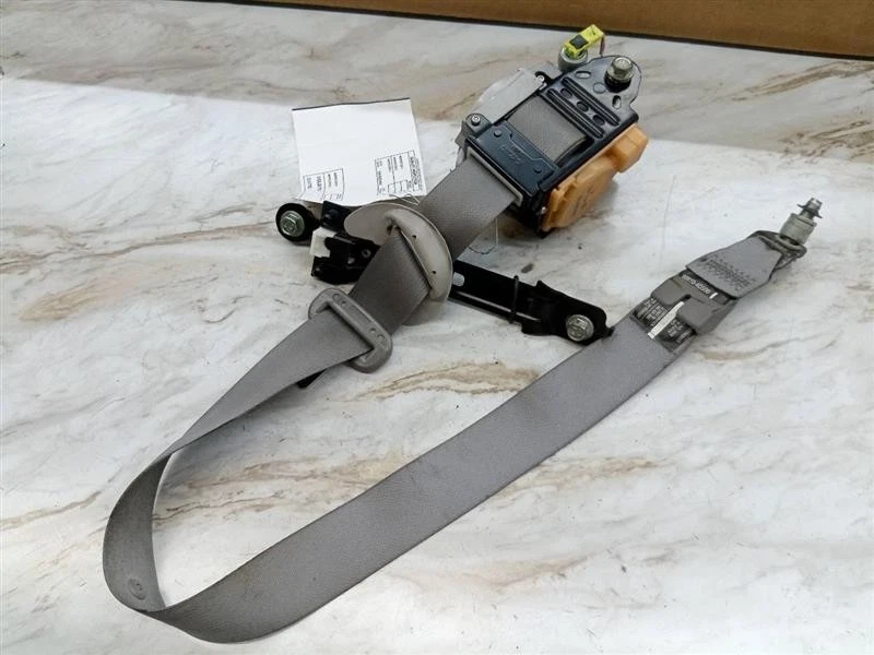 Used Front Left Seat Belt Front fits: 2006 Kia Sedona bucket seat driver retract Foto 2 de 4