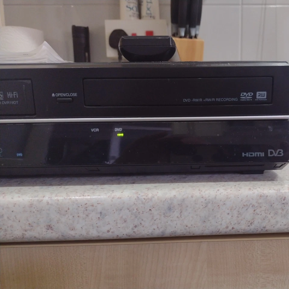 Toshiba DVR19DTKB2 DVD VHS Recorder Combo Copy VHS to DVD - Image 4 of 4