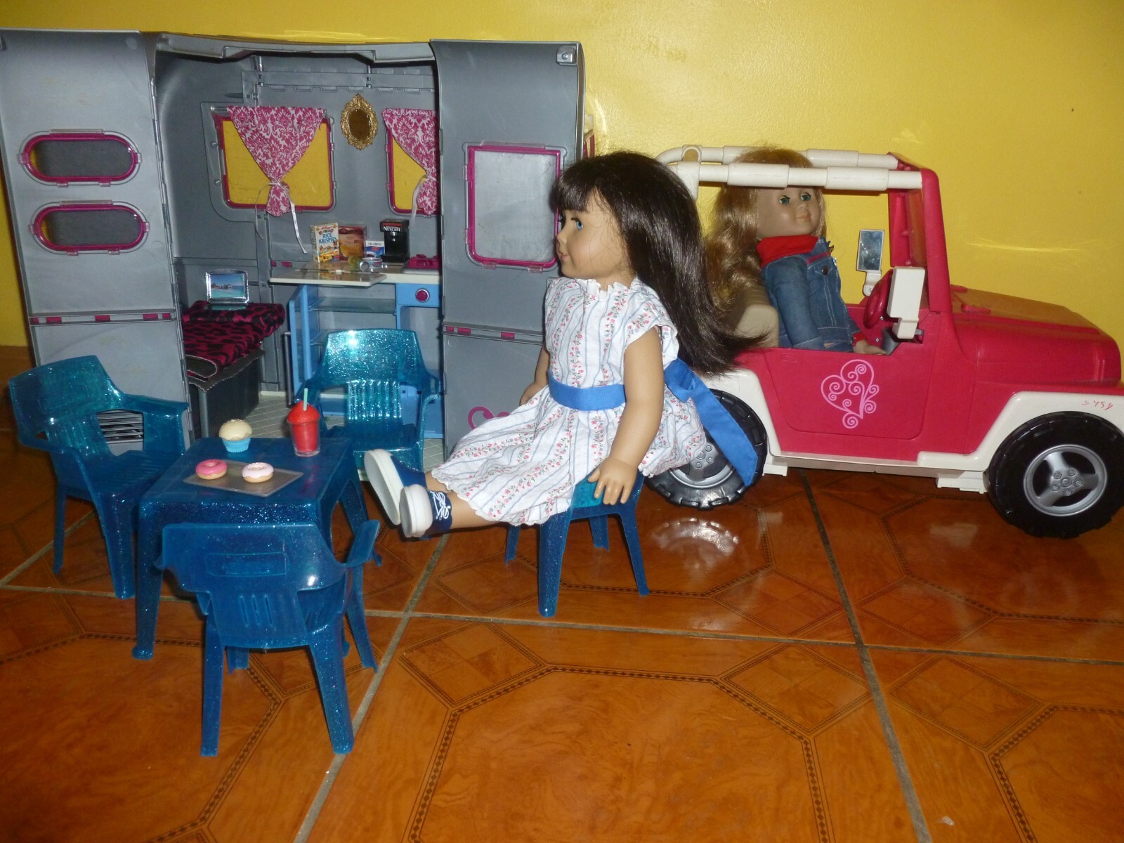 AMERICAN GIRL DOLL SIZE 18"  CAMPER #2 , KITCHEN, BED, TABLE