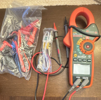 Extech EX840 CAT III 400A Clamp Meter 600V 6000 Count w/ Leads & Case