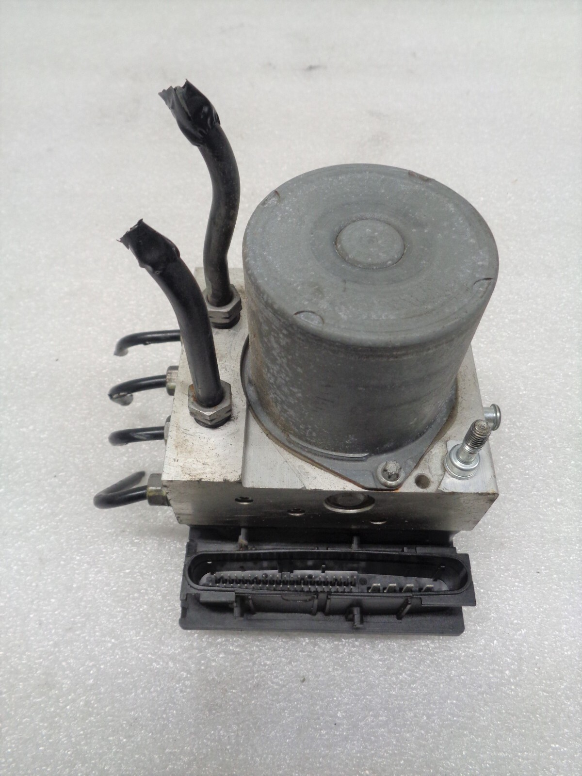 2007 Maserati Quattroporte ABS Anti Lock Brake Pump Control Module OEM AK2209215
