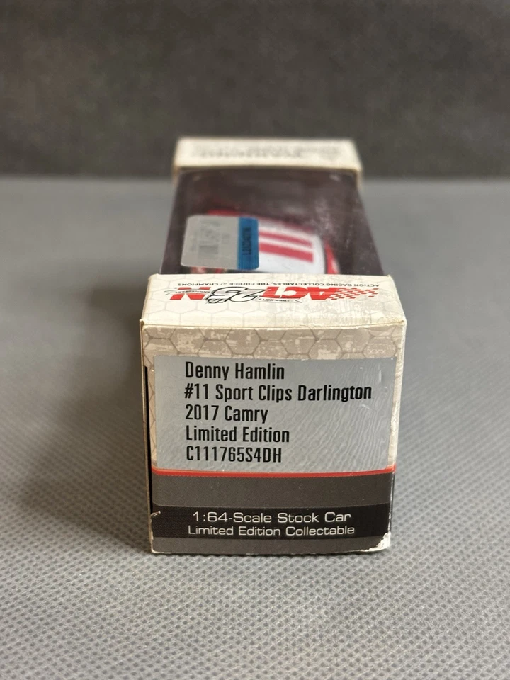 Литая модель Denny Hamlin 2017 Sport Clips Darlington 1:64 - Изображение 2 из 3