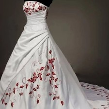 White Red Embroidery Wedding Dresses Ball with Appliques Bridal Gowns Customized