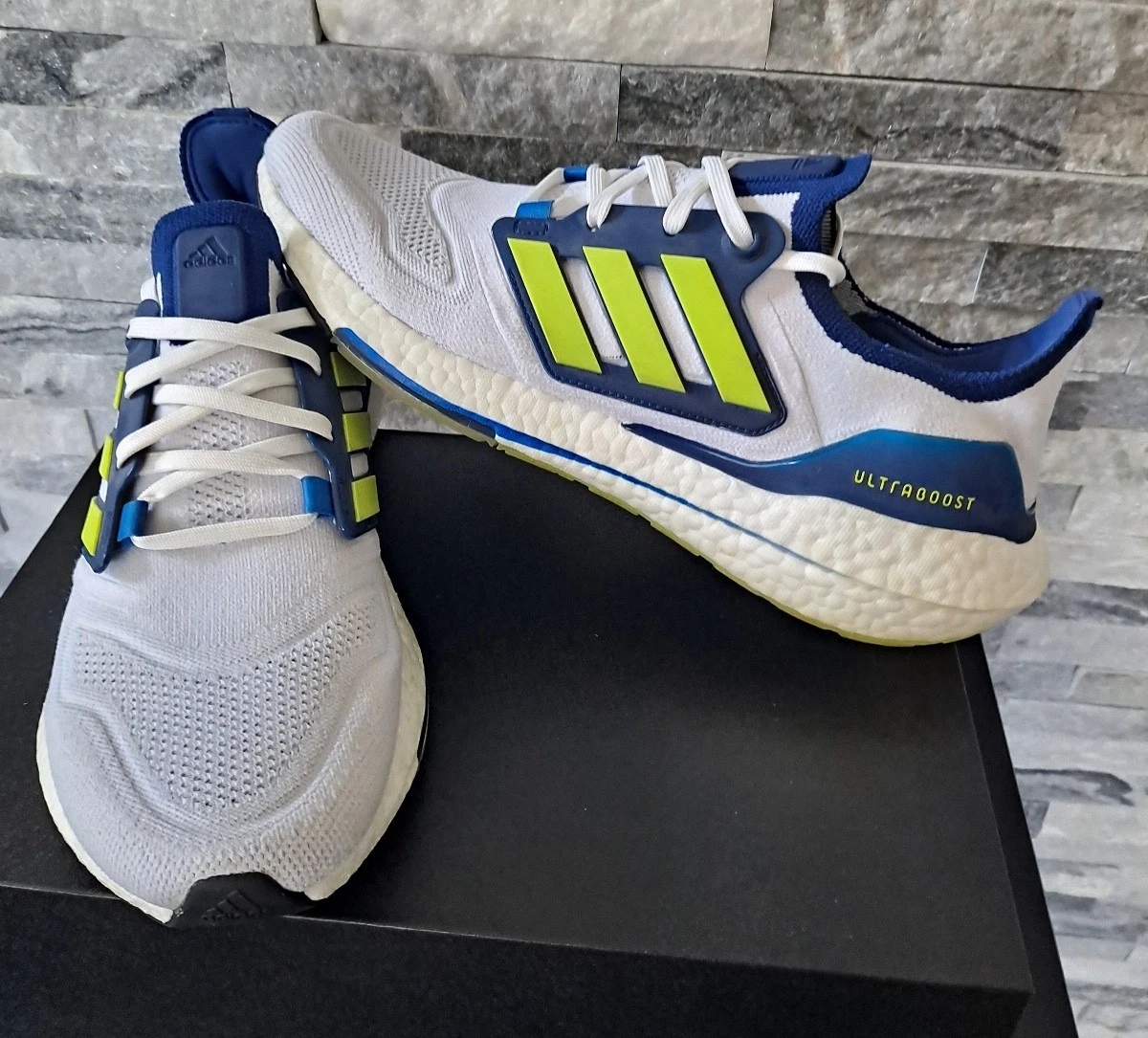Preços baixos em adidas UltraBoost 22 White Solar Yellow Blue | eBay