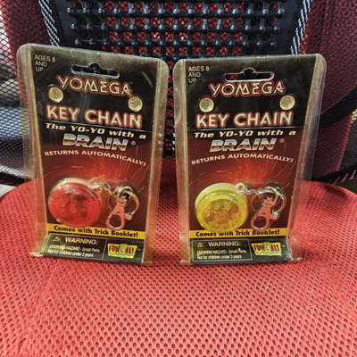 2 1999 Yomega Yo-Yo Keychains Brain Returns New Old Stock - 1 Red 1 Trans Yellow