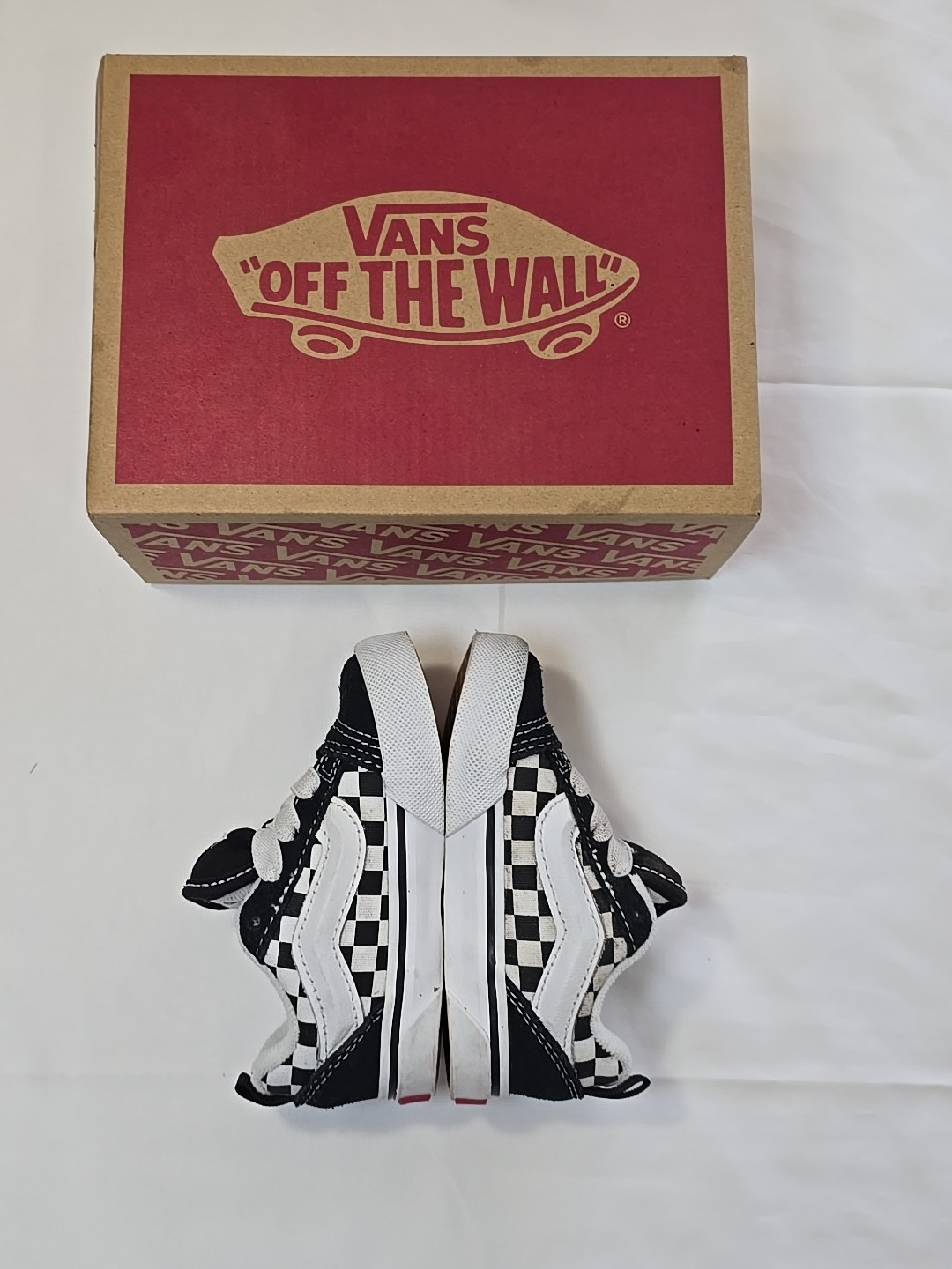 Black/ White  Checkerboard Pattern Size 6