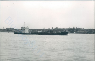British MV Sand Wader off tilbury 1975 ship photo