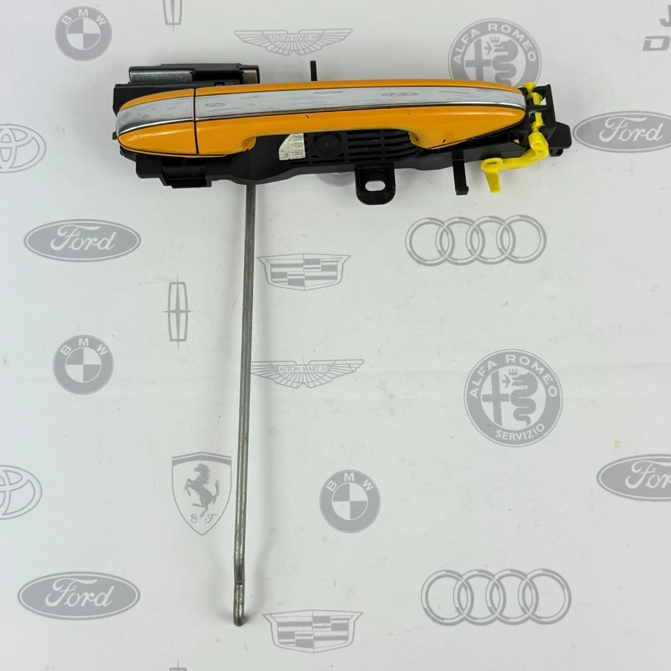 2011-2014 TOYOTA SIENNA Rear Left Side Slide Door Exterior Handle OEM 6920408020 - Imagem 2 de 4