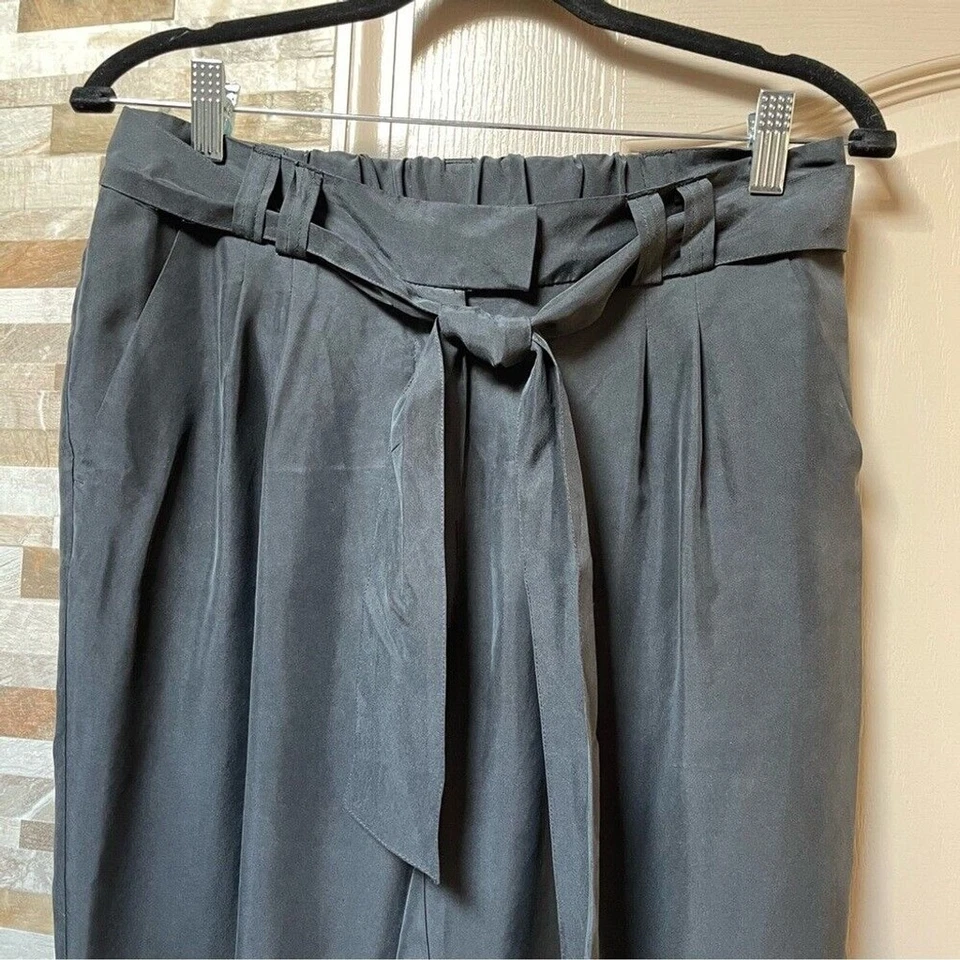 Joggers Twenty One 100% seda com cinto cinza tamanho pequeno - Imagem 4 de 4