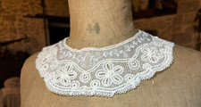 ANTIQUE LACE - Delicate lace needle collar and embroidery