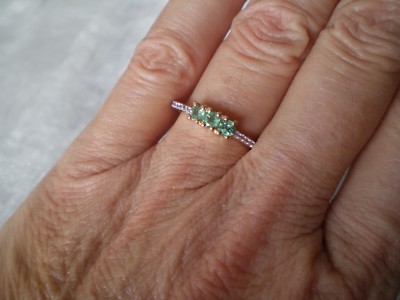 Äthiopischer Smaragd Ring, 0,43 Karat, Größe N/O, in 1,71 Gramm 10K Gelbgold