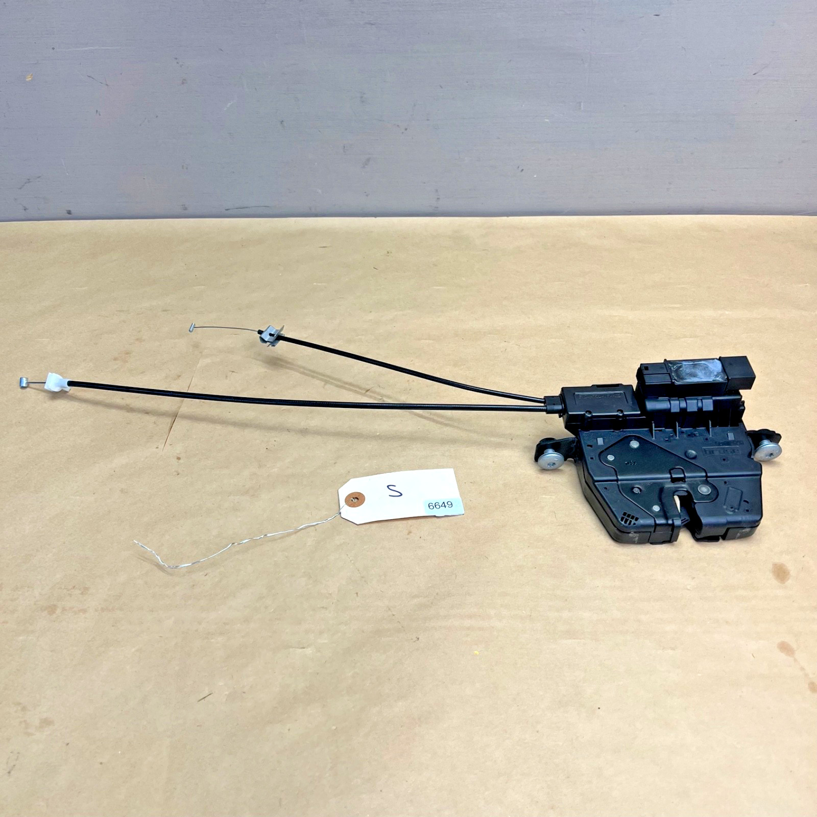 11-16 BMW 535i 550i 740i F10 REAR TRUNK TOP LID LOCK LATCH ACTUATOR