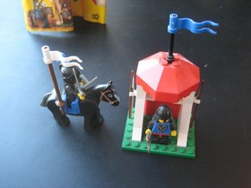 LEGO Castle: Castle Guard (6035) 100% complete with instruction