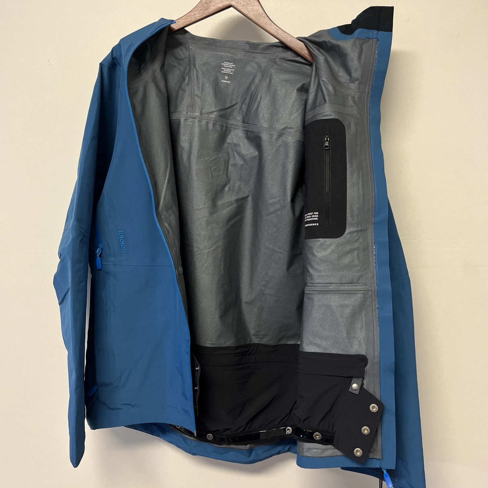 Norrona Mens Lofoten Gore-Tex Jacket Medium Dark Blue NWT - product detail image 8