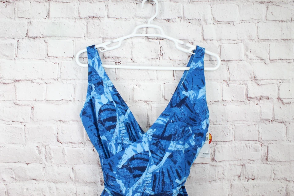 NWT LL Bean Women's Shaping Swimwear Tanksuit Navy Leaves Print Size 18 - Image 4 of 4