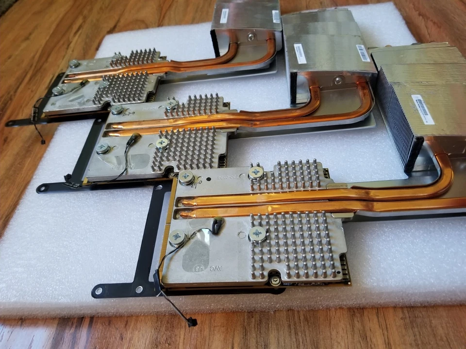 ATI RADEON HD 5750 1GB GRAPHICS CARD + HEATSINK - Apple iMac 27" A1312 2010 - Image 2 of 4