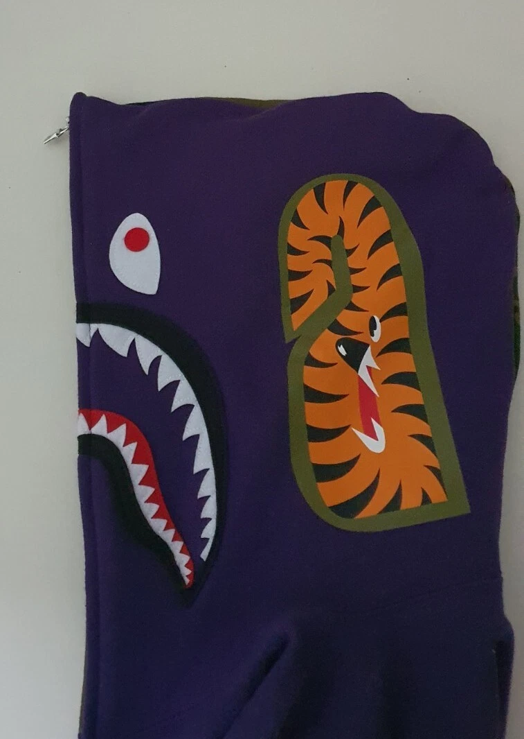 A BATHING APE (BAPE) Felpa con cappuccio A BATHING APE Shark full zip prezzo consigliato £ 415 viola mimetica felpa con cappuccio BAPE