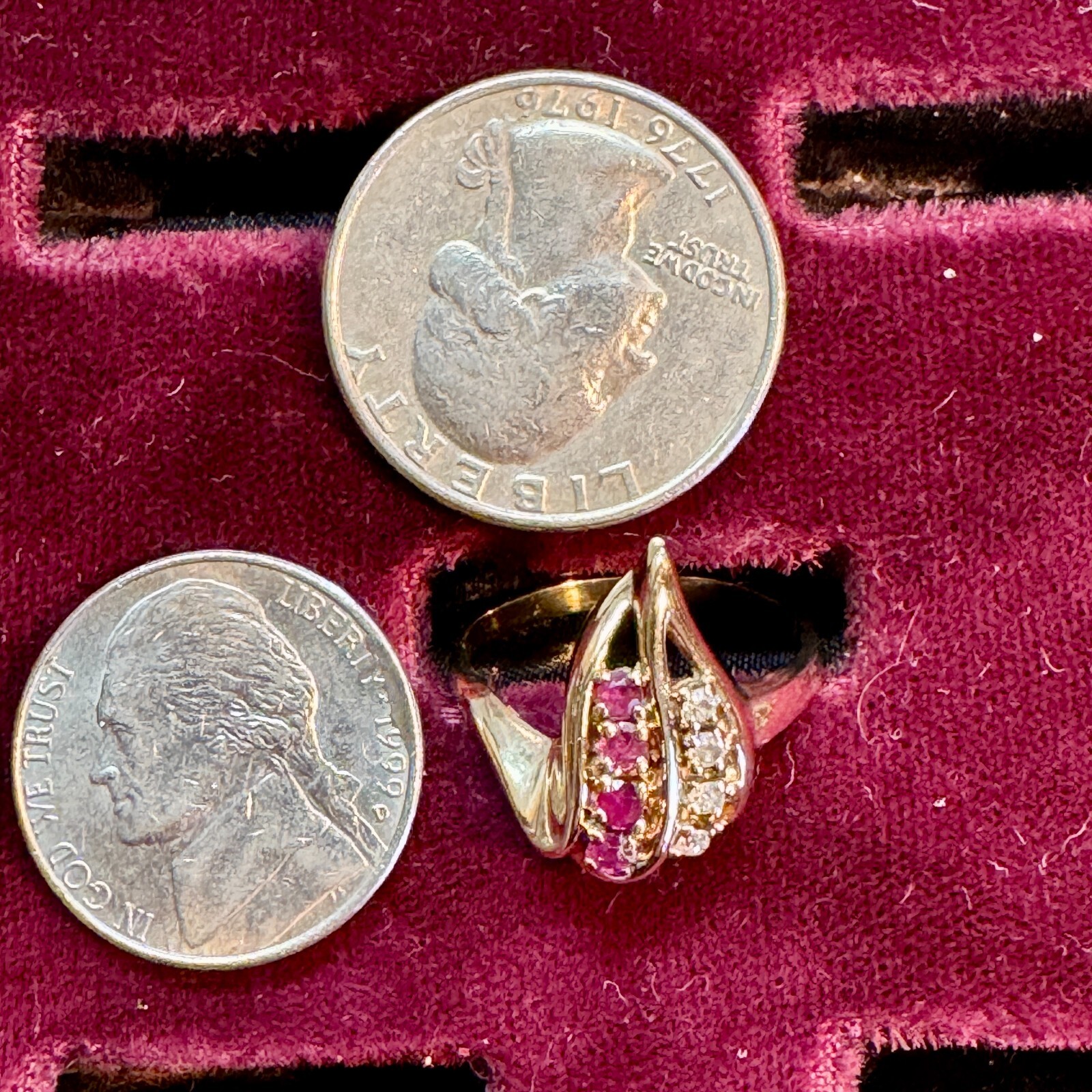 Solid 10k Gold Ring with Ruby and Diamond / Size … - image 10