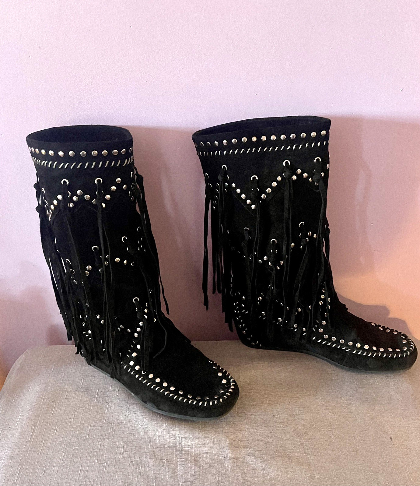 ASH Shilo Boho Bota Negra Gamuza Media Pantorrilla, Tachuelas, Flecos, Tacón de Cuña 39 8.5/9 Usada en Excelente Condición