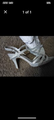 Dancing Backwards in High Heels: How Women Master the Art of Resilience