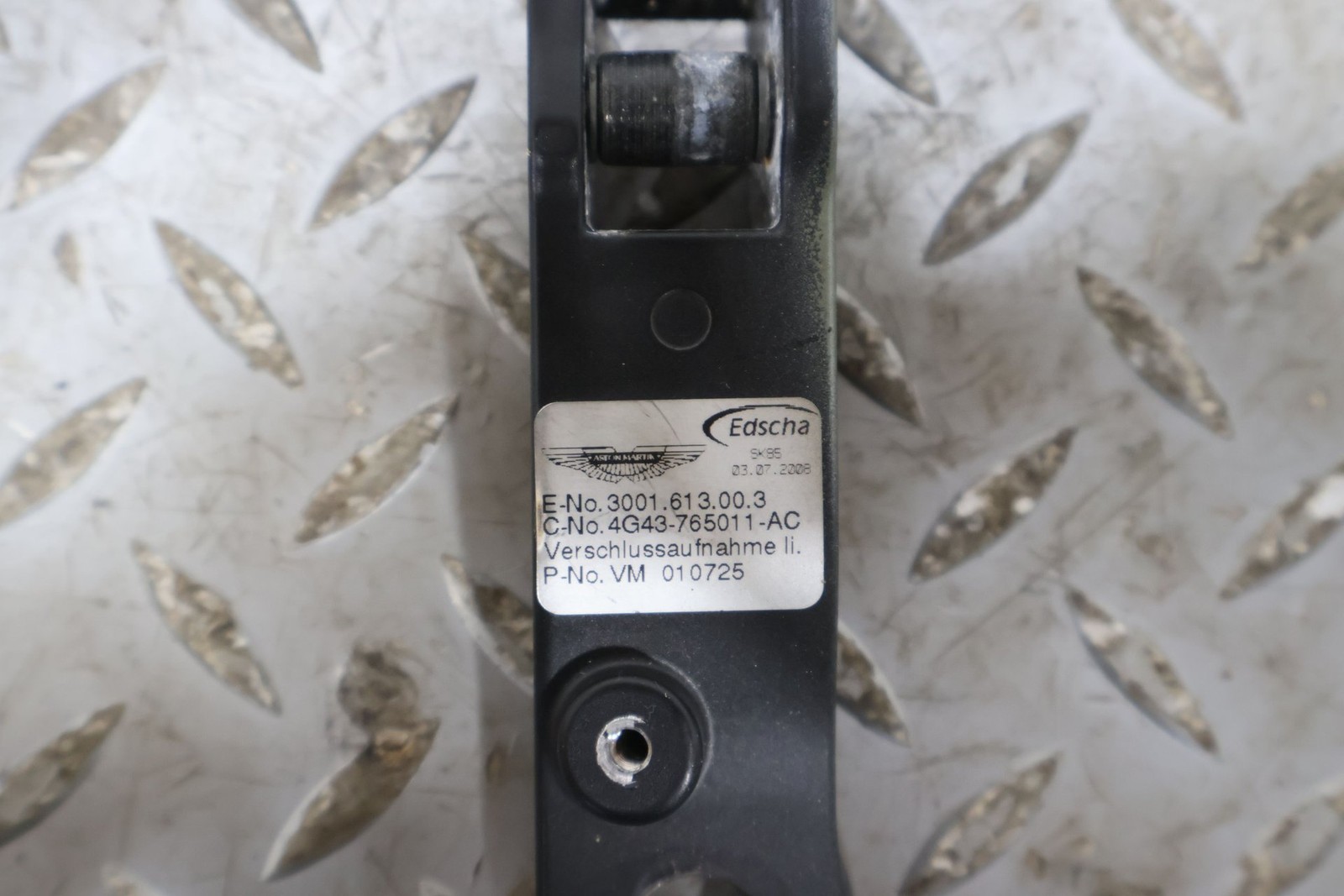 Aston Martin V8 Vantage 2009 Left, right Convertible top latches Pair P/N 4G43765011AC