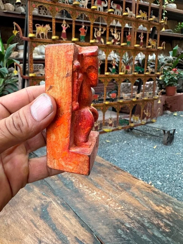 Antiga figura de madeira rara pré-1849 do deus hindu Ganesha pintada de laranja - Imagem 3 de 4