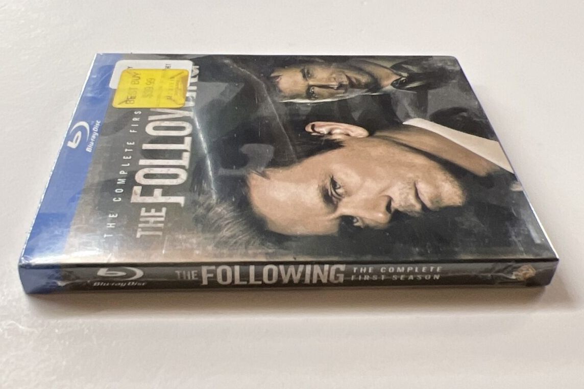 The Following: The Complete First Season (2013) 3-Disc Blu-ray