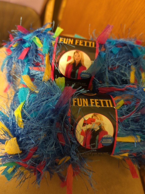 LOT OF 2 SKEINS LION BRAND FUN FETTI Beach Party Blue Color #206 Lot #50583