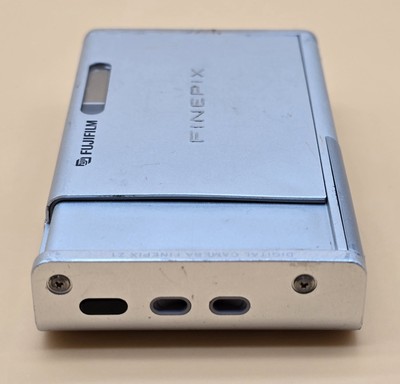 Fujifilm Finepix Z1 Digital Camera 5.1MP Silver. No Charger. | eBay