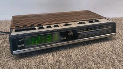 Tested Vintage GE Alarm Clock Radio Model 7-4638B Dual Alarm Woodgrain Green LED