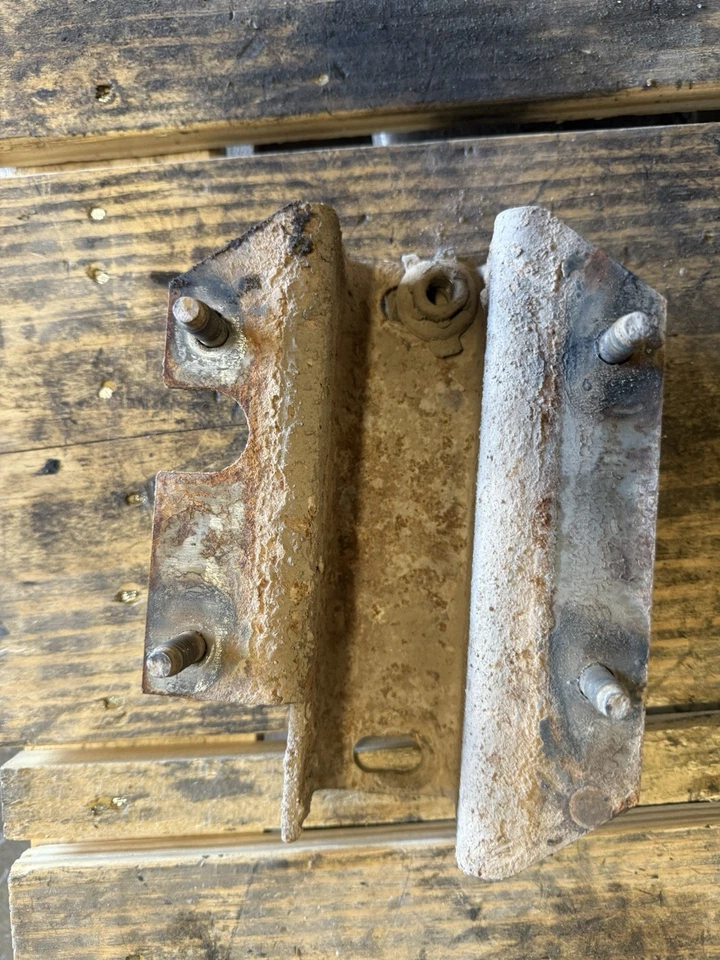 99-07 Ford F250 F350 Rear Driveshaft Carrier Bearing Bracket Mount - Image 2 of 4