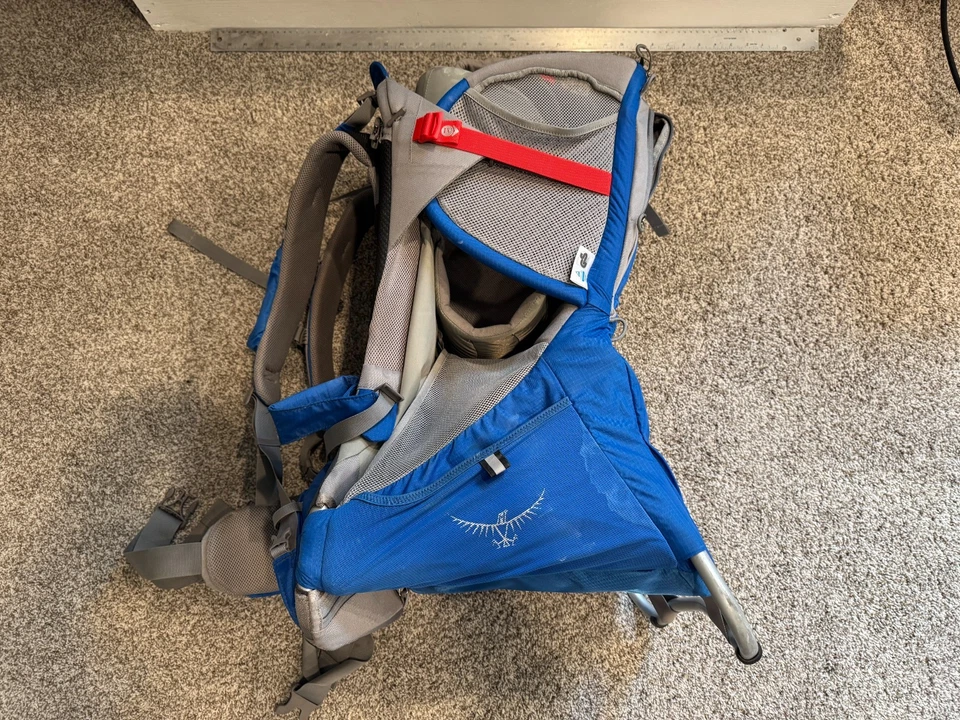 Portabebés Osprey Poco Plus con protector solar en azul rebote 23 L 1404 cu. en Foto 2 de 4