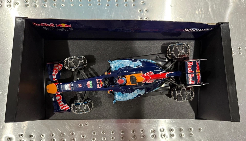 MINICHAMPS 1:18 RED BULL RB7 MAX VERSTAPPEN Snow Demonstration RUN 2016 Rare LTD - Image 4 of 4