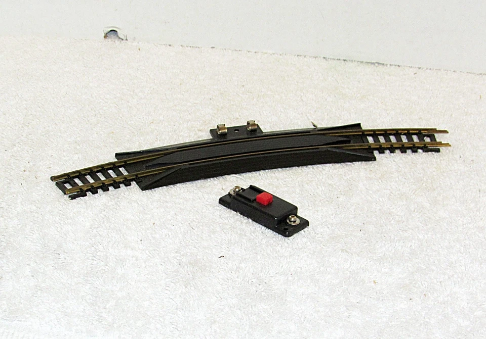 Tyco 16 HO Curved & 4 Straight W/Switch Track & Unloading Car & Track - Image 3 of 4