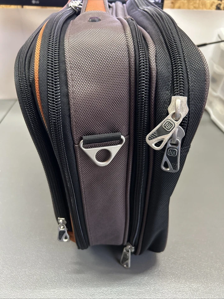 COMPLETO Laptop Acolchada Mensajero Equipaje de Mano Correa para el Hombro Marrón Negro Usado en Excelente Condición Foto 3 de 4